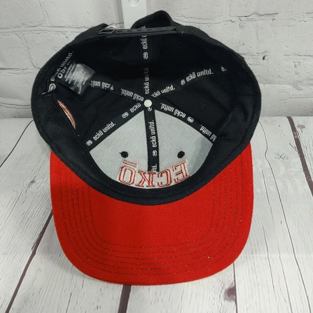 Ecko Unltd Men's Flat Bill Adjustable Snap Back Baseball Hat Black &Red